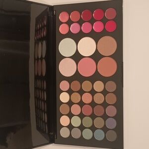 Icing's Artist Smoky Makeup Palette*Brand New*
